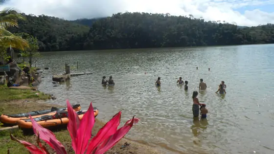 Viajes escolares a Laguna Azul Tarapoto